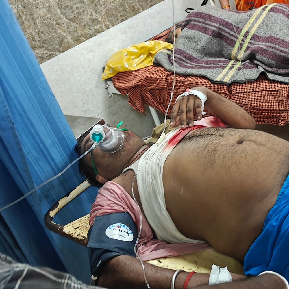 बेतिया में स्वर्ण व्यवसायी को गोली मारी:सीने में लगी, हालत गंभीर, दुकान बंद कर बाइक से घर घर गरभुआ लौट रहे थे