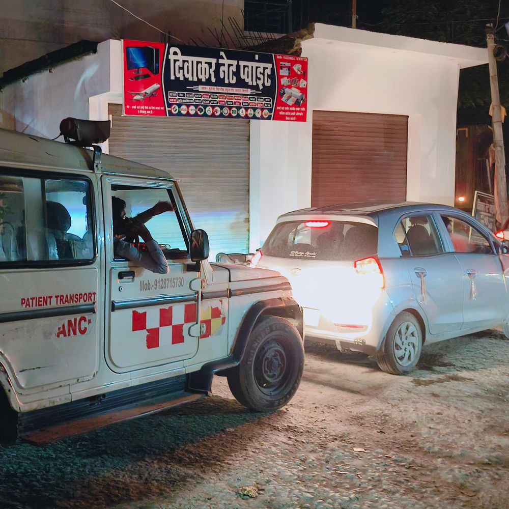 जंदाहा बाजार में रक्षाबंधन की पूर्व संध्या पर घंटों जाम:प्रशासन पर सवाल, जाम में फंसी एंबुलेंस