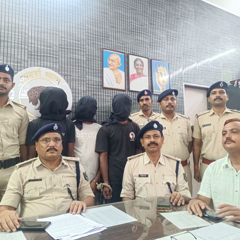 किशनगंज पुलिस ने इंटरडिस्ट्रिक्ट शटर कटिंग गैंग का खुलासा किया:मोतिहारी से 3 सदस्य गिरफ्तार, चोरी की रकम बरामद