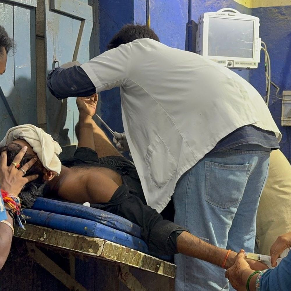 नवादा में दो परिवारों के विवाद में चली गोली:बीच-बचाव करने पहुंचे युवक को छर्रा लगा, अस्पताल में भर्ती