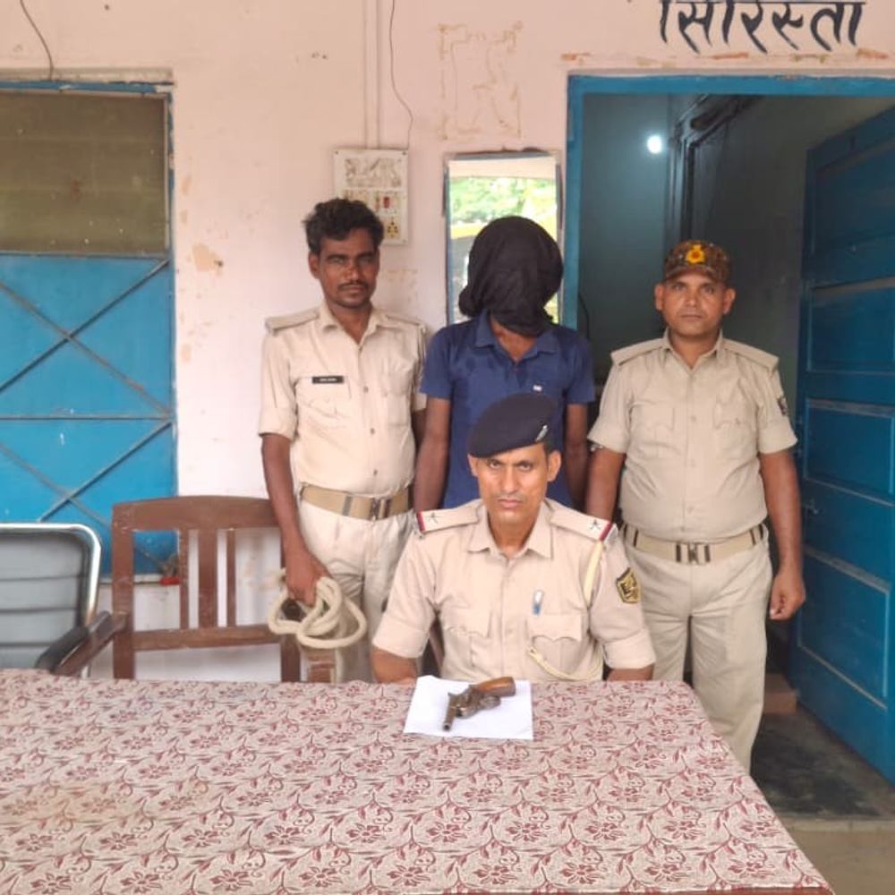 बिंद में देसी कट्टा के साथ युवक गिरफ्तार:गोली चलाने के आरोप में पुलिस ने की गिरफ्तारी