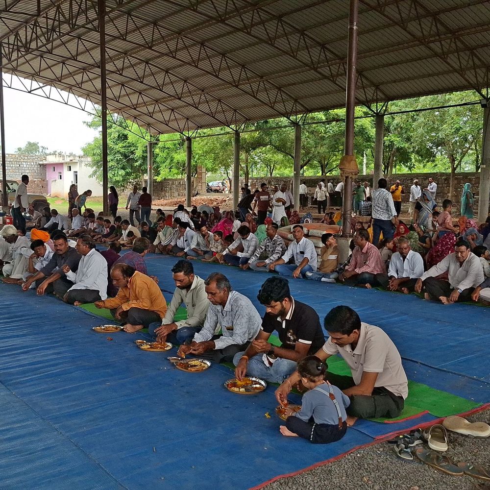 सावन नवमी पर 40 गांवों के 3500 ब्राह्मणों को भोजन:नीमच में 110 साल से निभा रहे पूर्वजों की परंपरा, ग्रामीण पूरे दिन व्रत रखते