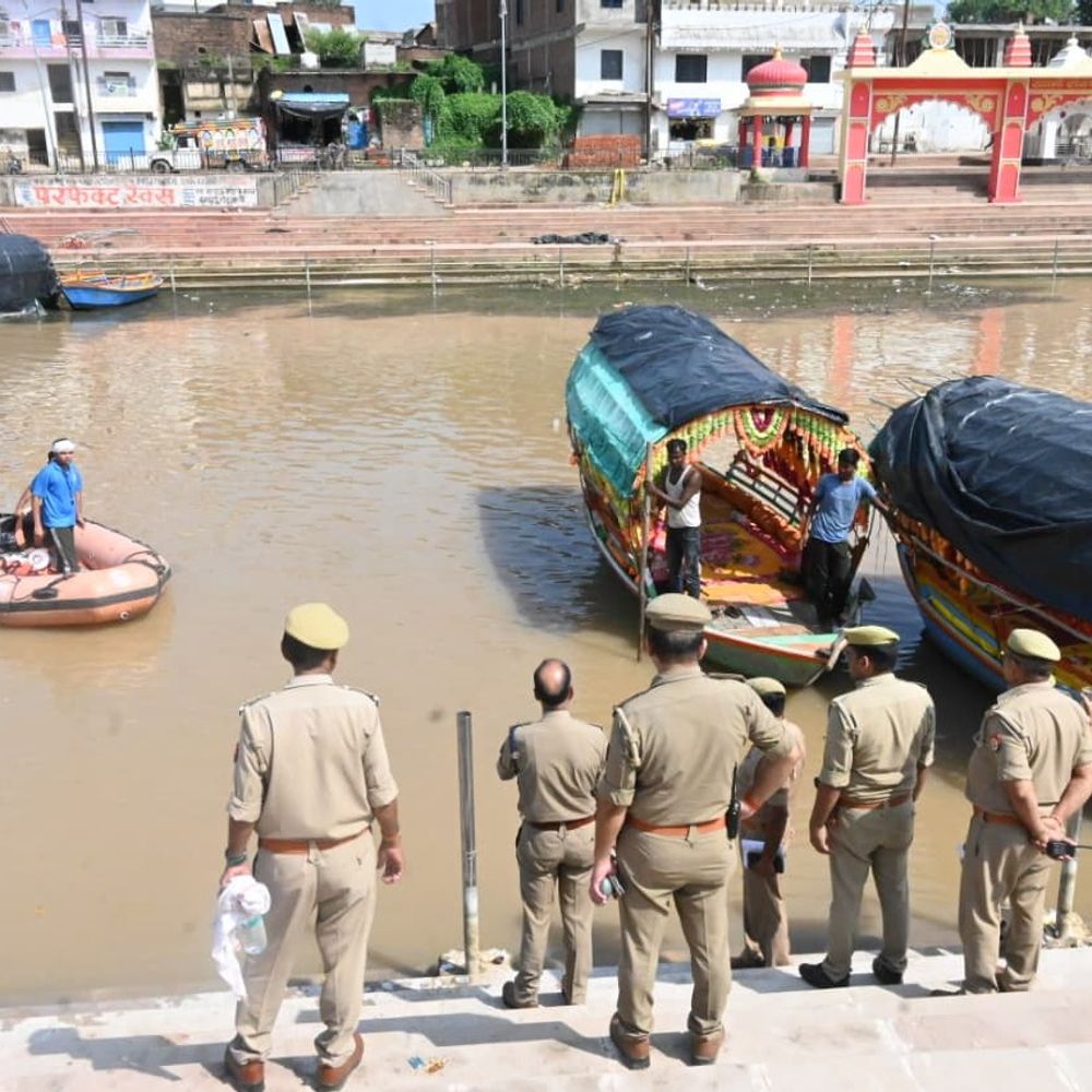 मंदाकिनी नदी का जलस्तर घटा:खतरे के निशान से नीचे, लोगों और दुकानदारों को राहत