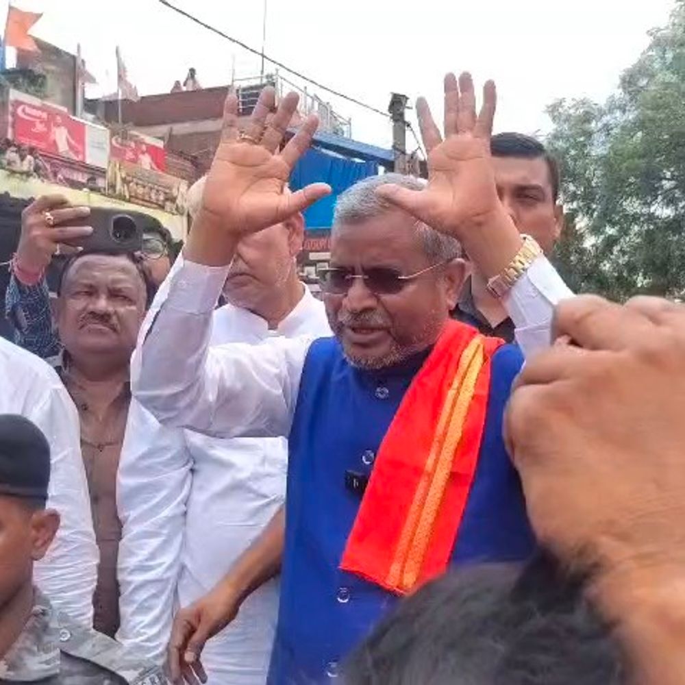 चतरा में दुष्कर्म के बाद मॉब लिंचिंग मामला:गांव में धारा 144 लागू, पीड़ित परिवार से मिले बाबूलाल मरांडी, पुलिस पर लापरवाही का आरोप