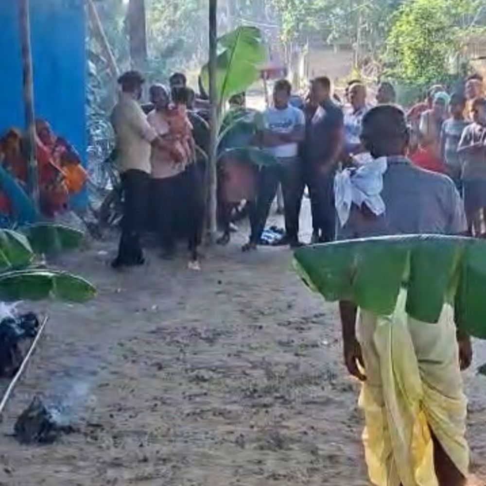 सिमरी की बड़की पोखर में राजा सलहेस पूजनोत्सव:सैकड़ों श्रद्धालुओं ने की पूजा-अर्चना, तीन पीढ़ियों से चली आ रही परंपरा
