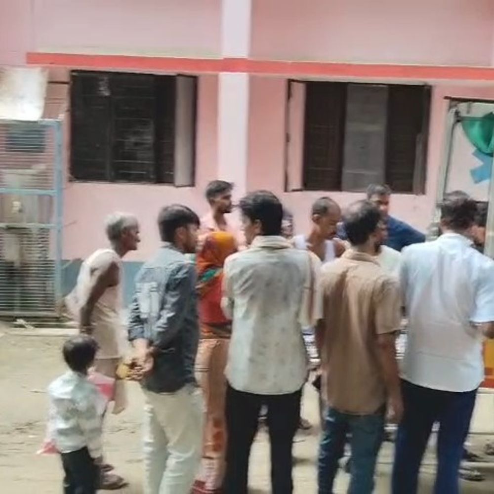 सीतापुर में बाइक की टक्कर से महिला की मौत:सड़क पार करते समय हुआ हादसा, बाइक सवार मौके से फरार