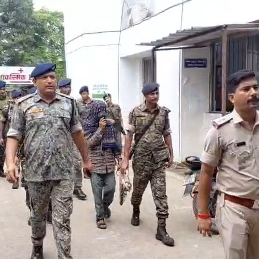 इनामी मिसिर बेसरा समेत 3 नक्सली धनबाद लाए गए:31 जुलाई को रांची ले जाया गया था, 14 दिन की रिमांड के बाद न्यायिक हिरासत में भेजे गए