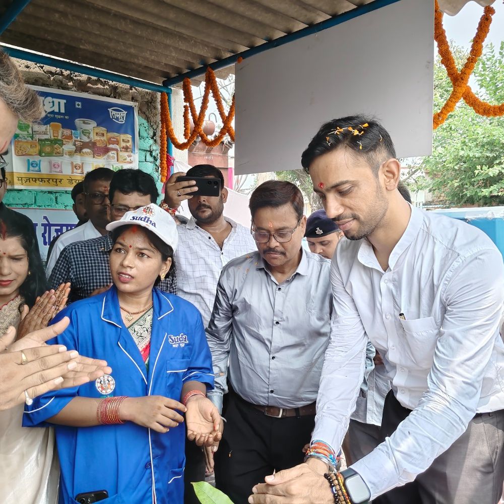 सीवान में पहला ‘जीविका सुधा बिक्री केंद्र’ शुरू:283 पंचायतें जुड़ेंगी, पहले चरण में 231 केंद्र खुलेंगे, महिलाओं को मिलेगा स्वरोजगार का अवसर