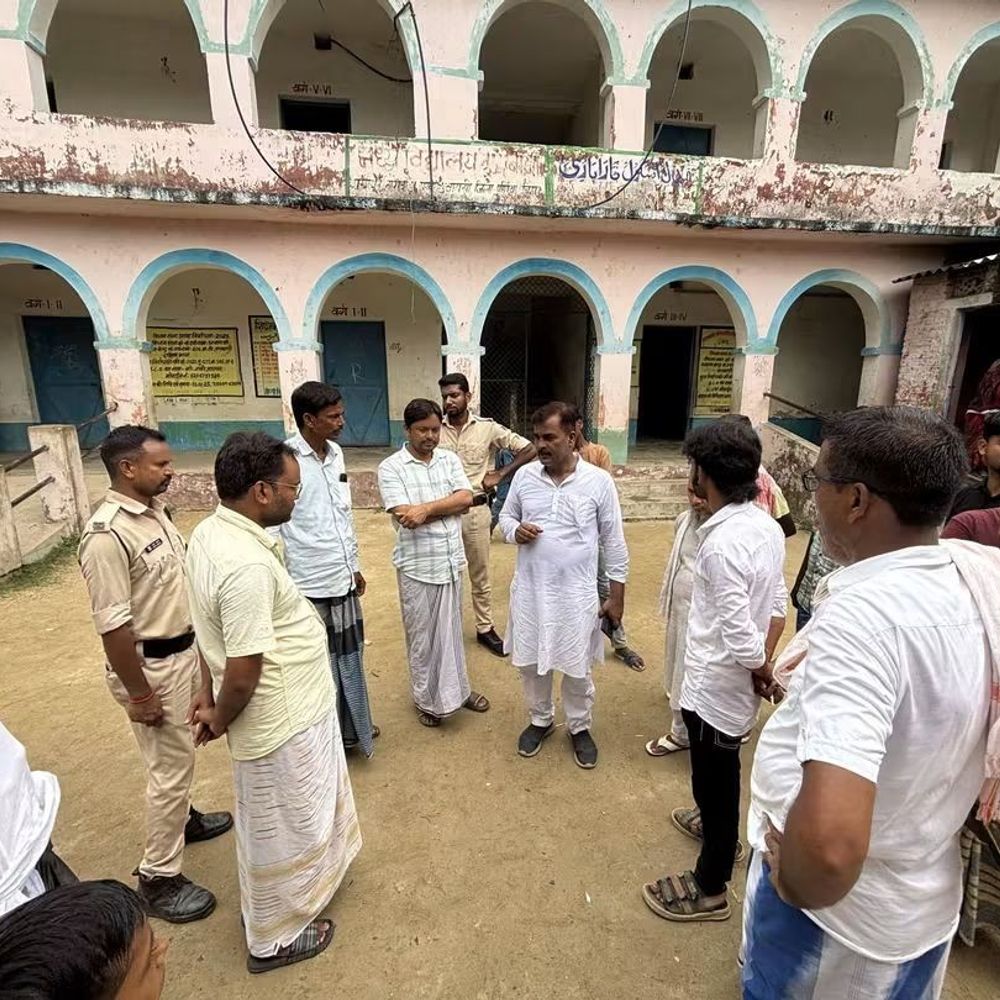 AIMIM विधायक ने शिक्षा व्यवस्था पर जताई नाराजगी:सरकारी स्कूल में औचक निरीक्षण, दोपहर तक खाली मिले अटेंडेंस रजिस्टर; कार्रवाई के निर्देश