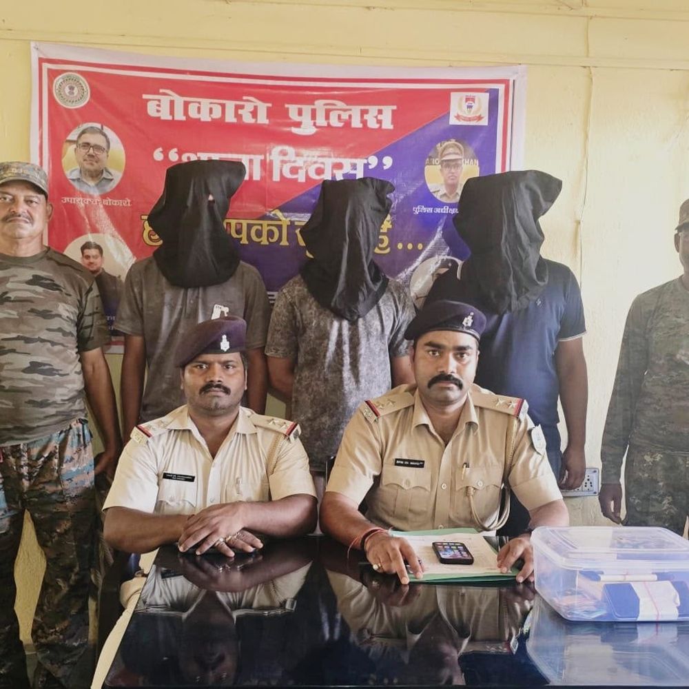 बोकारो में ऑनलाइन जुआ गिरोह का भंडाफोड़, 3 गिरफ्तार:10,100 रुपए नकद, मोबाइल और डेबिट कार्ड बरामद