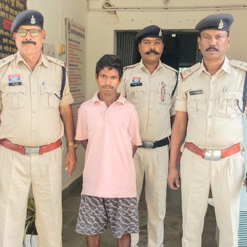 मुर्गा बनाने को लेकर पत्नी से विवाद,डंडे से पीटकर हत्या:बलरामपुर में सिर और पेट पर किए वार, आरोपी ने पूछताछ में जुर्म कबूला