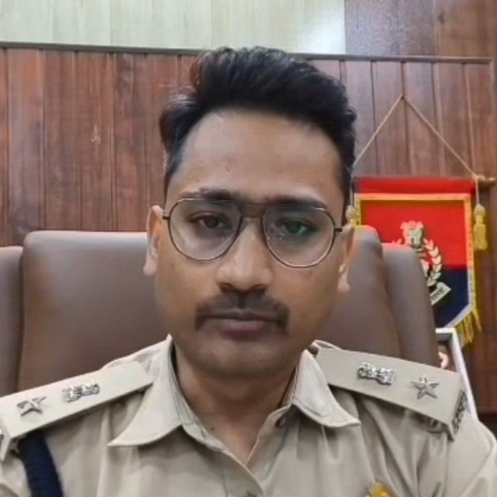चंदौली में 8 दरोगाओं के कार्यक्षेत्र बदले:7 चौकी प्रभारी भी शामिल, कानून व्यवस्था बेहतर बनाने के लिए एक्शन