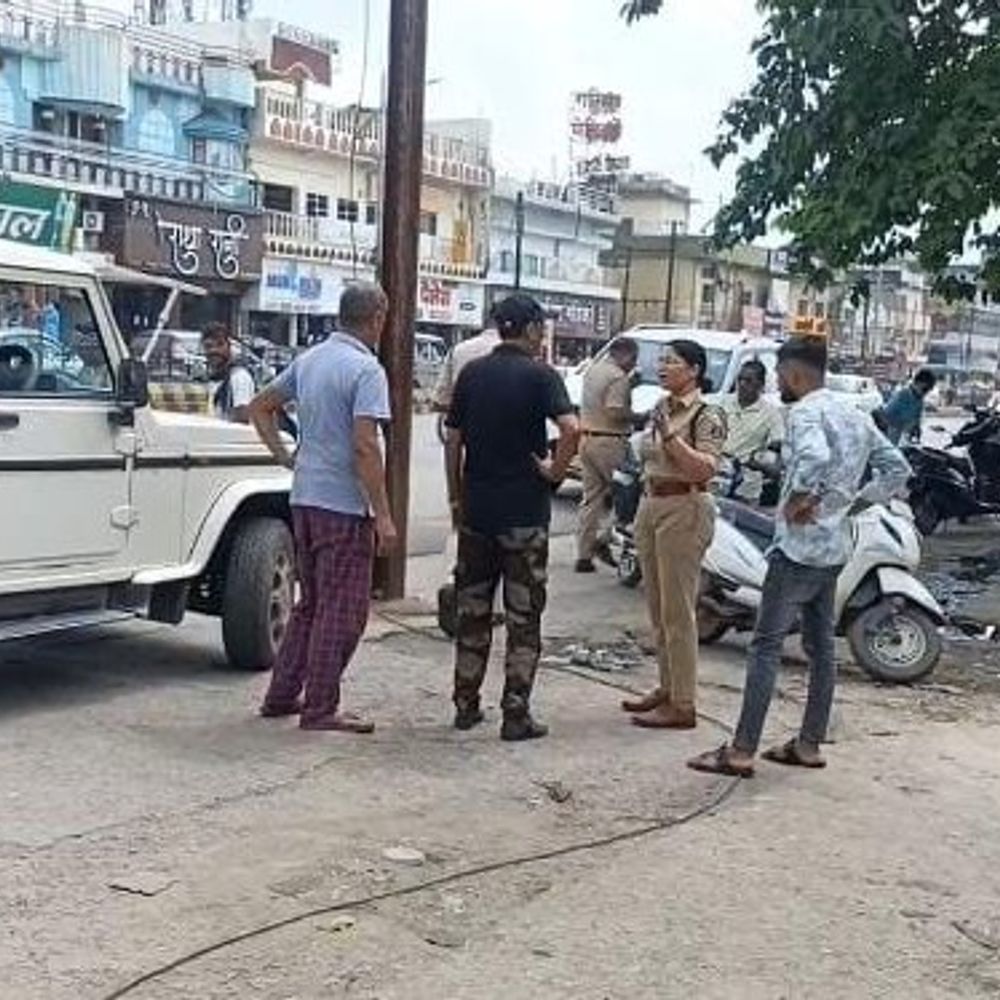 कोरबा में नकली पुलिस ने रिटायर्ड कर्मी को ठगा:‘आपके पास गांजा है’ कहकर डराया, कागज पर साइन के बहाने असली गहने लेकर नकली थमाए