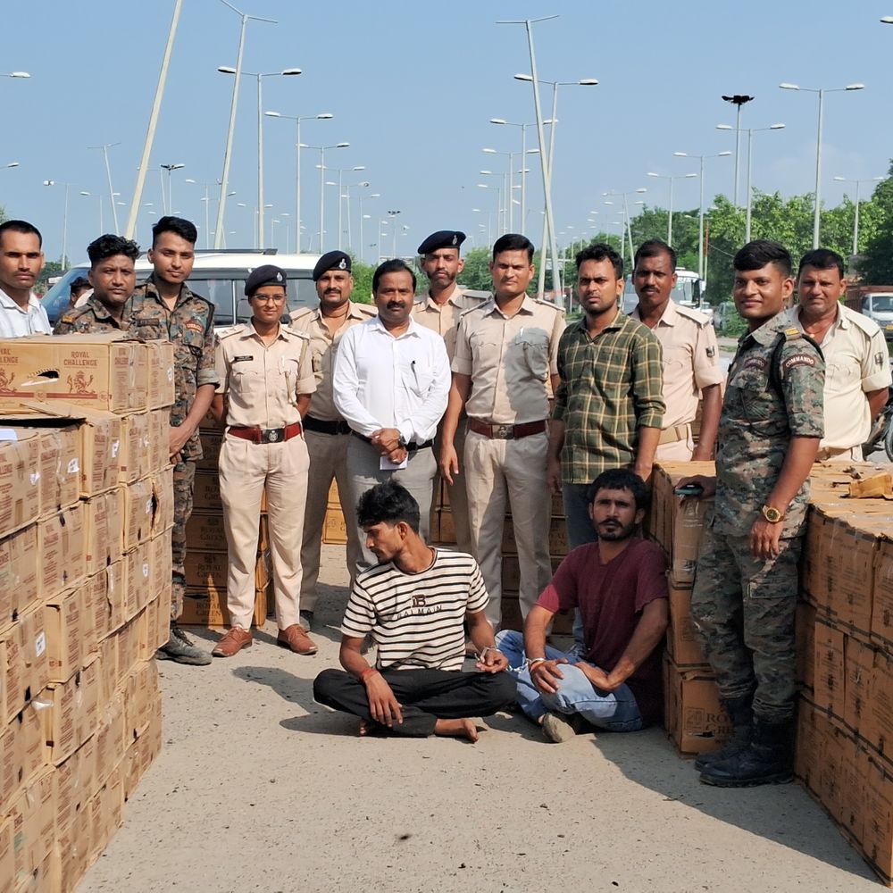 मोहनिया में 75 लाख की शराब जब्त:पंजाब से पटना जा रहे ट्रक से 550 पेटी विदेशी शराब बरामद, दो तस्कर गिरफ्तार