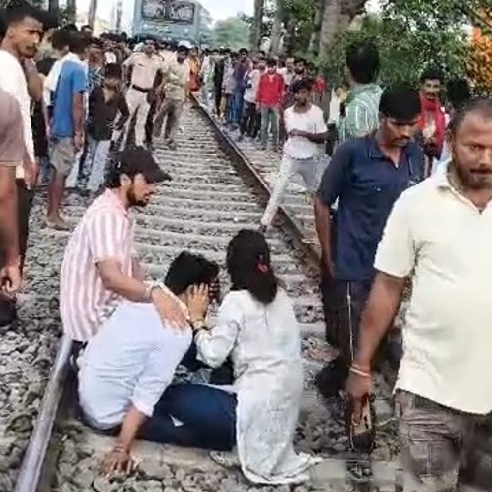 ट्रेन की चपेट में आए 35 वर्षीय युवक की मौत:सीतामढ़ी में 1 साल पहले कट चुका था दाहिना पैर, दवा लेने निकला था