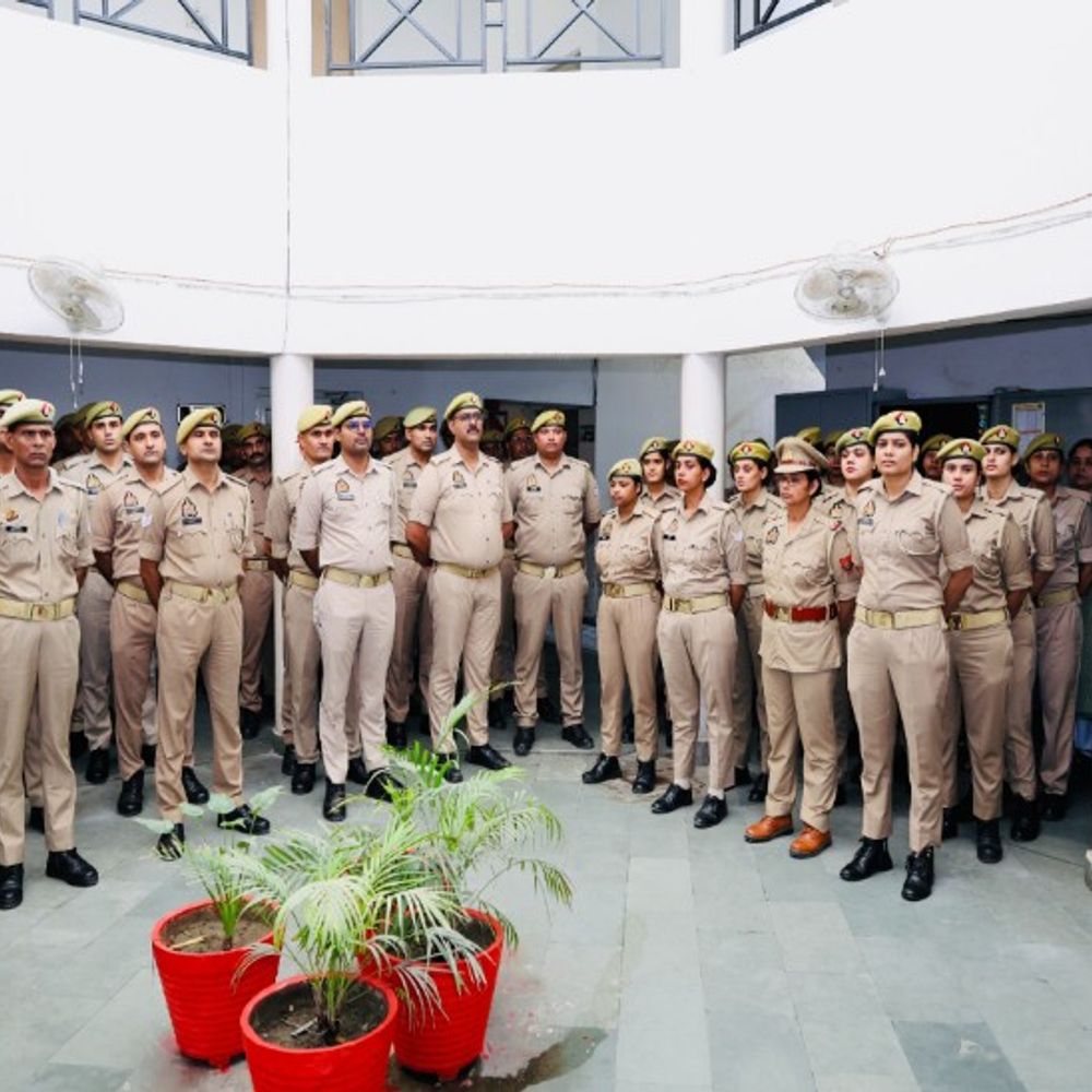 शाहजहांपुर में विभाजन विभीषिका स्मृति दिवस:एसपी कार्यालय में मौन रखकर शहीदों, पीड़ितों को श्रद्धांजलि
