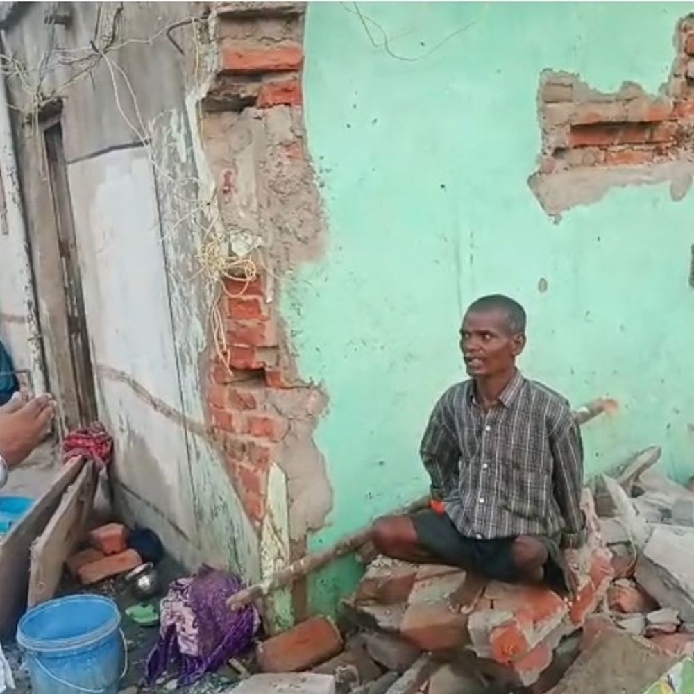नवादा में बिना नोटिस घर तोड़े जाने का आरोप:महादलित परिवारों में नाराजगी, हम पार्टी ने दी आंदोलन की चेतावनी
