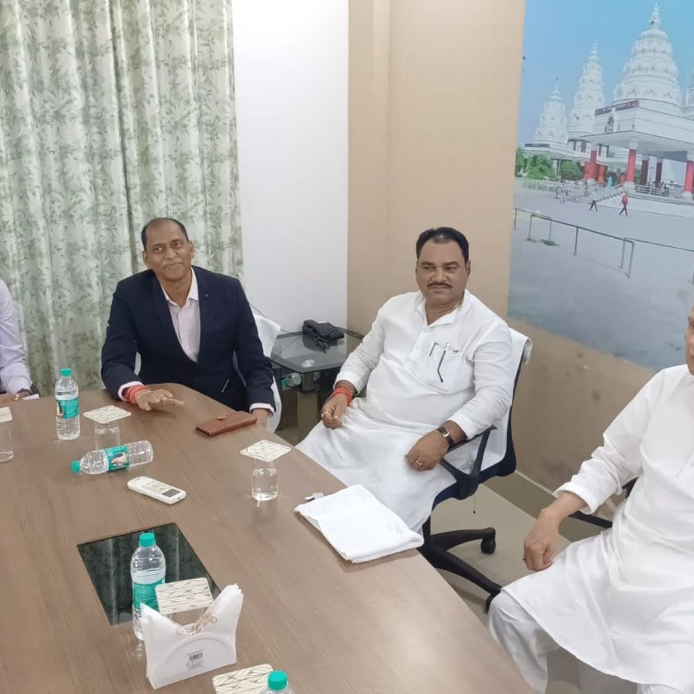 ‘समय से राजस्व लक्ष्य पूरा करें,टैक्स वसूली में तेजी लाएं’:लखीसराय में डिप्टी सीएम विजेंद्र यादव ने की समीक्षा, बोले-‘लापरवाही बर्दाश्त नहीं’