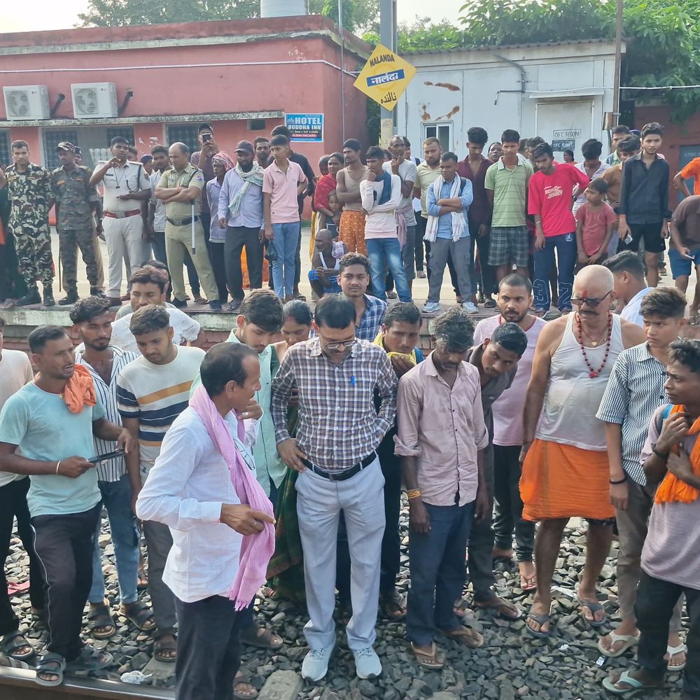 नालंदा स्टेशन पर ट्रैक पार कर रही छात्रा की मौत:मालगाड़ी की चपेट में आई, अनाउंसमेंट-हॉर्न नहीं होने का आरोप, फुट ओवरब्रिज की मांग
