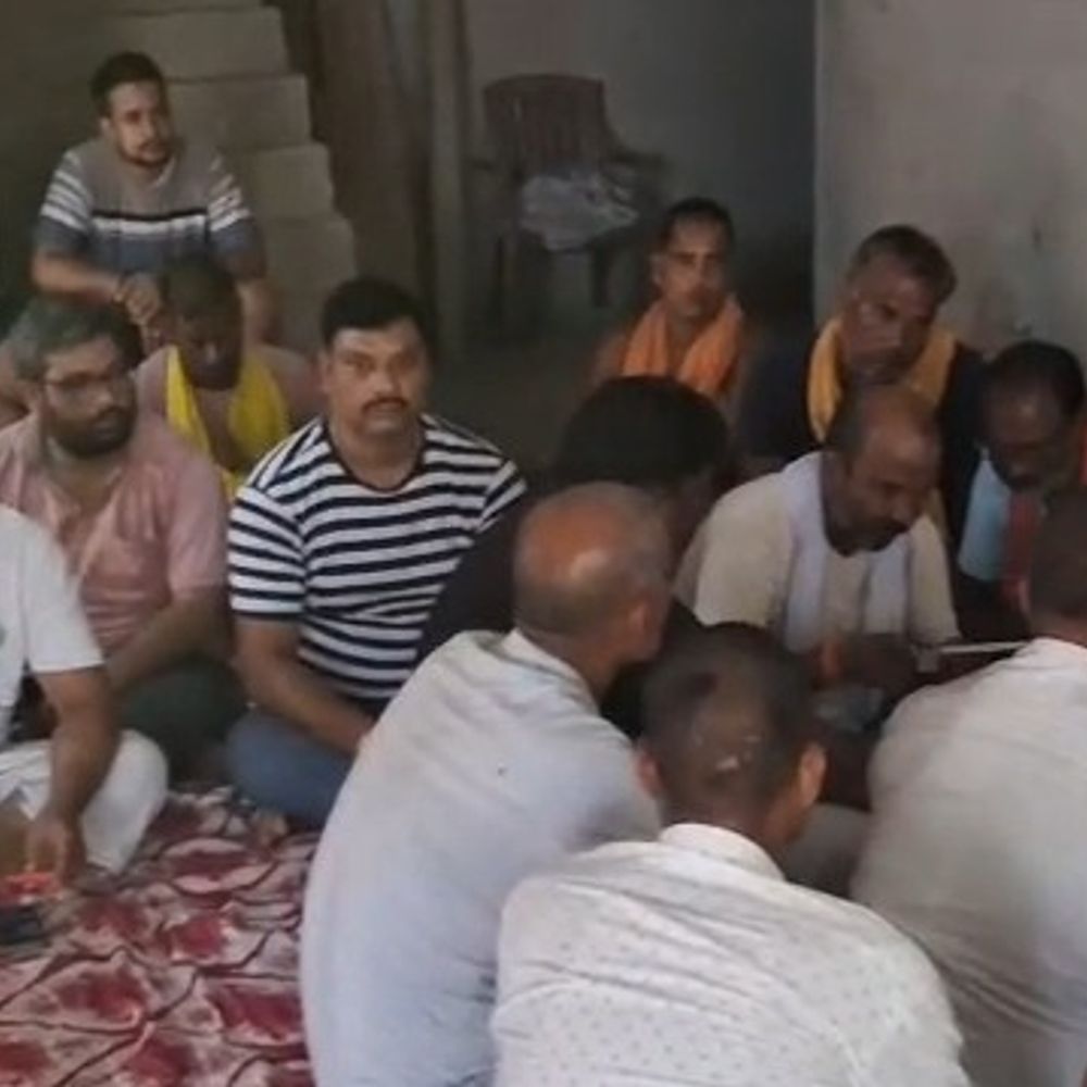 कैमूर में औद्योगिक पार्क के विरोध में जुटे किसान:बोले- उपजाऊ जमीन किसी कीमत पर नहीं देंगे, सरकार से वैकल्पिक जमीन तलाशने की मांग की