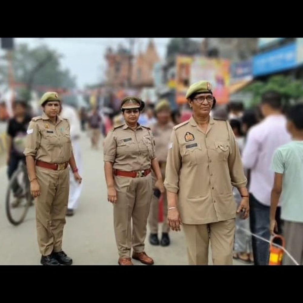 शामली के गुलजारी वाले शिव मंदिर में उमड़ी भक्तों की:सावन में 108 साल पुराने मंदिर में जलाभिषेक को पहुंचे श्रद्धालु