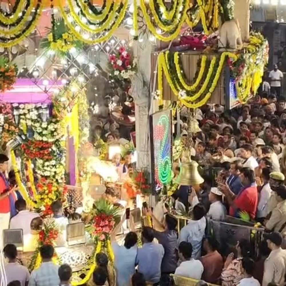 सावन शिवरात्रि पर हर-हर महादेव से गूंजा शिव चौक:हजारों श्रद्धालुओं ने की महाआरती, मंत्री कपिल देव ने की पूजा-अर्चना