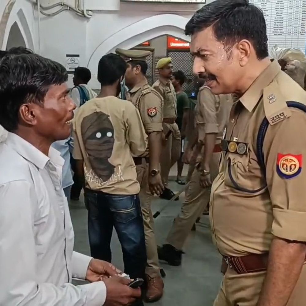 स्वतंत्रता दिवस से पहले सीतापुर में हाईअलर्ट:शहर से बॉर्डर तक चली चेकिंग, डॉग स्क्वायड से तलाशी