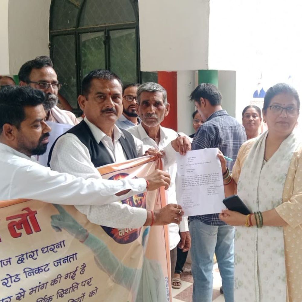 स्वर्ण समाज ने UGC बिल का विरोध किया:लखीमपुर कलेक्ट्रेट में एसडीएम को प्रधानमंत्री के नाम ज्ञापन सौंपा
