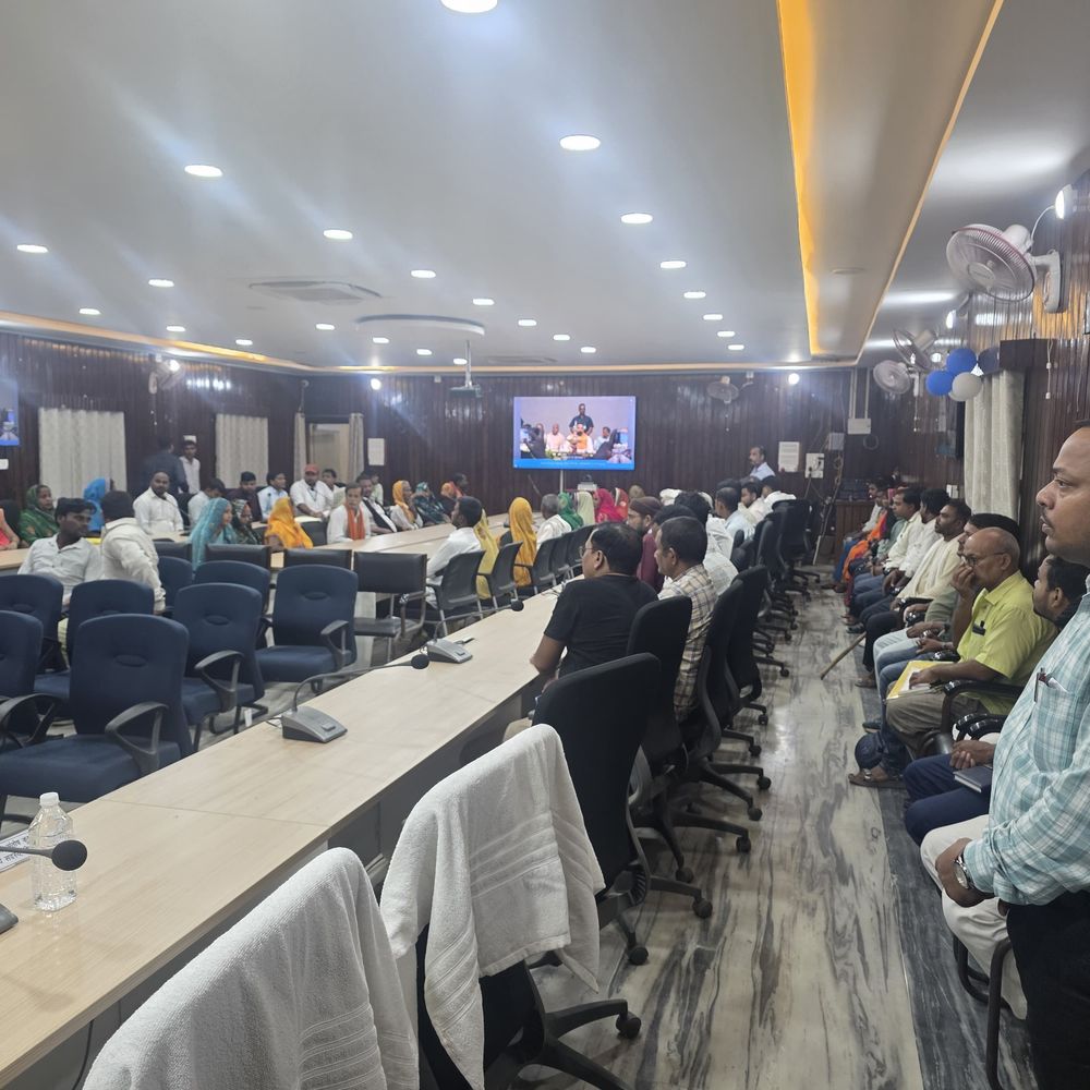 कैमूर में पीएम आवास स्कीम के बेनेफिश्यरिज को मिली चाबी:सांसद, विधायक और DM ने सौंपे स्वीकृति और शुभकामना लेटर