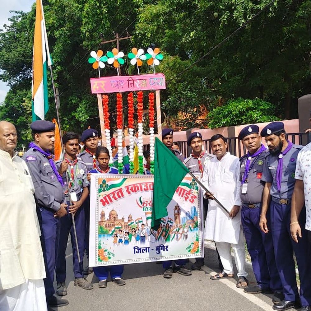 मुंगेर में सैकड़ों स्काउट-गाइड की तिरंगा यात्रा:भारत स्काउट कार्यालय से निकली रैली, शहर के प्रमुख चौकों से गुजरी, राष्ट्रीय एकता का दिया संदेश