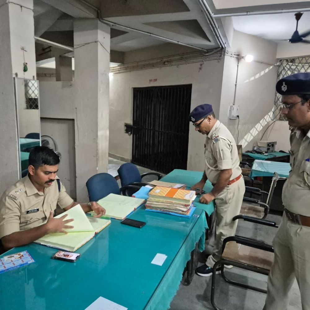 टेहटा थाने का एसपी ने औचक निरीक्षण किया:फरियादियों की शिकायतों पर जल्द कार्रवाई के निर्देश दिए
