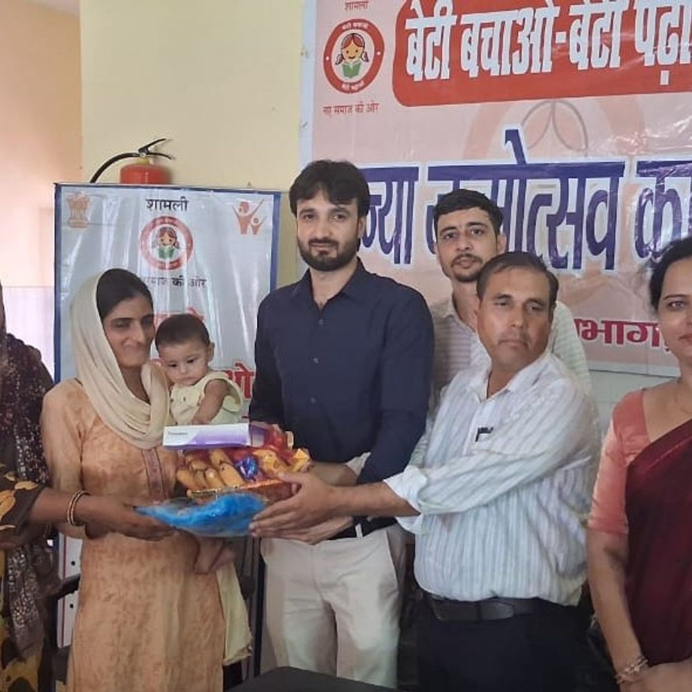10 नवजात बेटियों का मनाया जन्मोत्सव:केक कटवाकर दिया सम्मान, माताओं को बेबी किट और उपहार भी बांटे