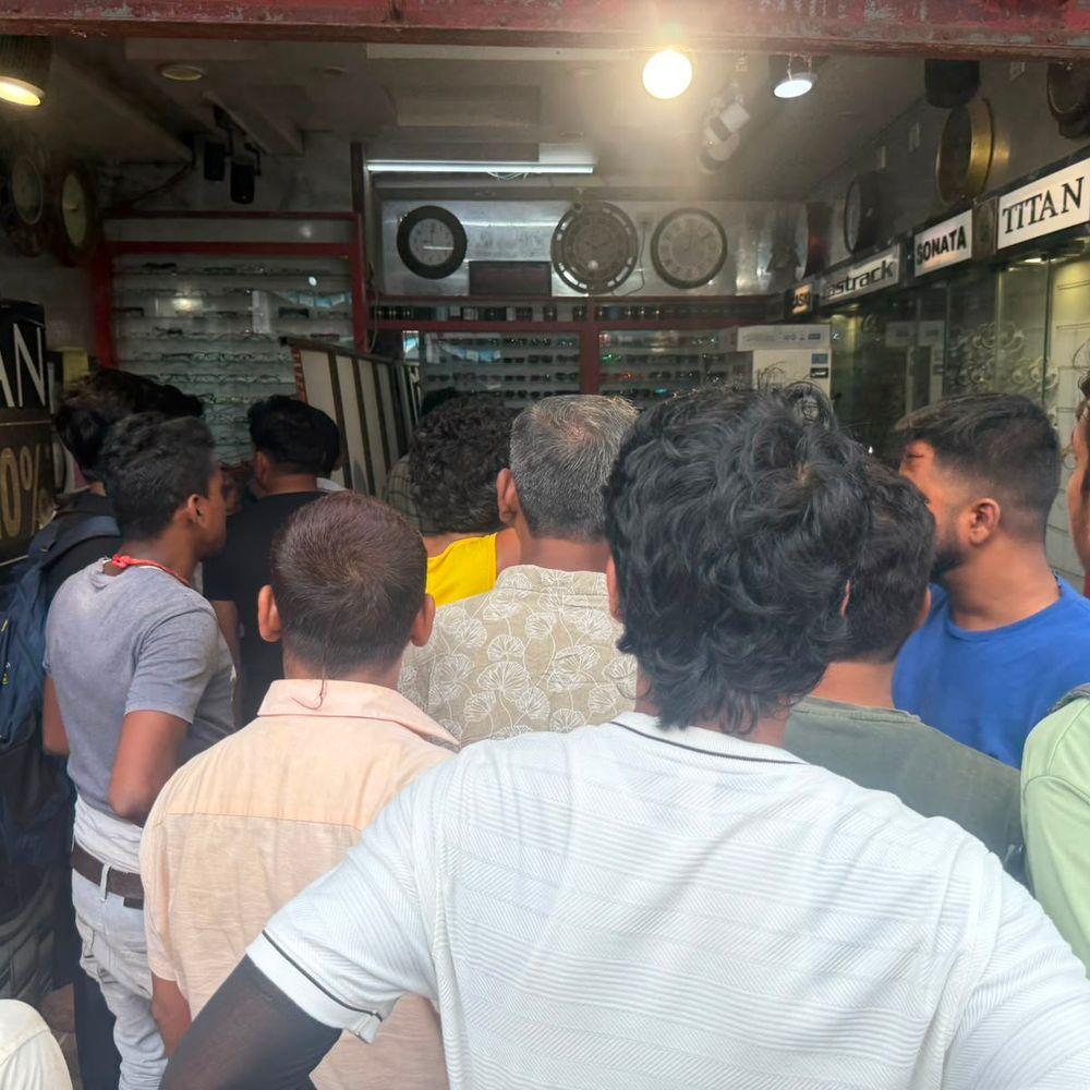 सीतामढ़ी में दुकान का स्टाफ निकला चोर:चाबी चुराकर लाखों का सामान ले भागा, पुलिस जांच में जुटी