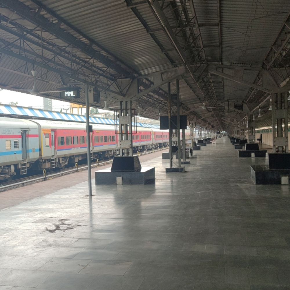 तीन इंटरसिटी ट्रेनें अब मदन महल स्टेशन से चलेंगी:जबलपुर मुख्य स्टेशन का भार कम होगा, यात्रियों को मिलेगी सुविधा