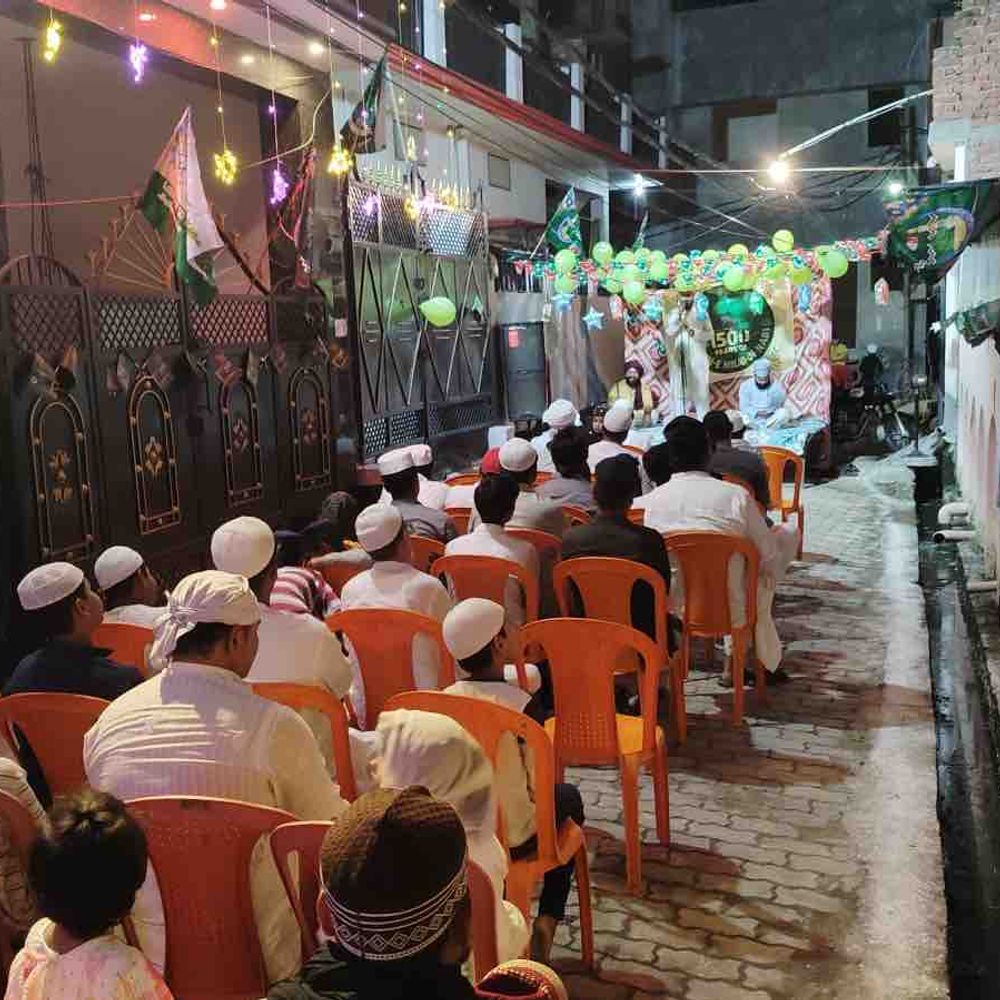 गोरखपुर में गूंजा मोहब्बत और भाईचारे का पैगाम:ईद मिलाद-उन-नबी पर इंसानियत- एकता का दिया संदेश
