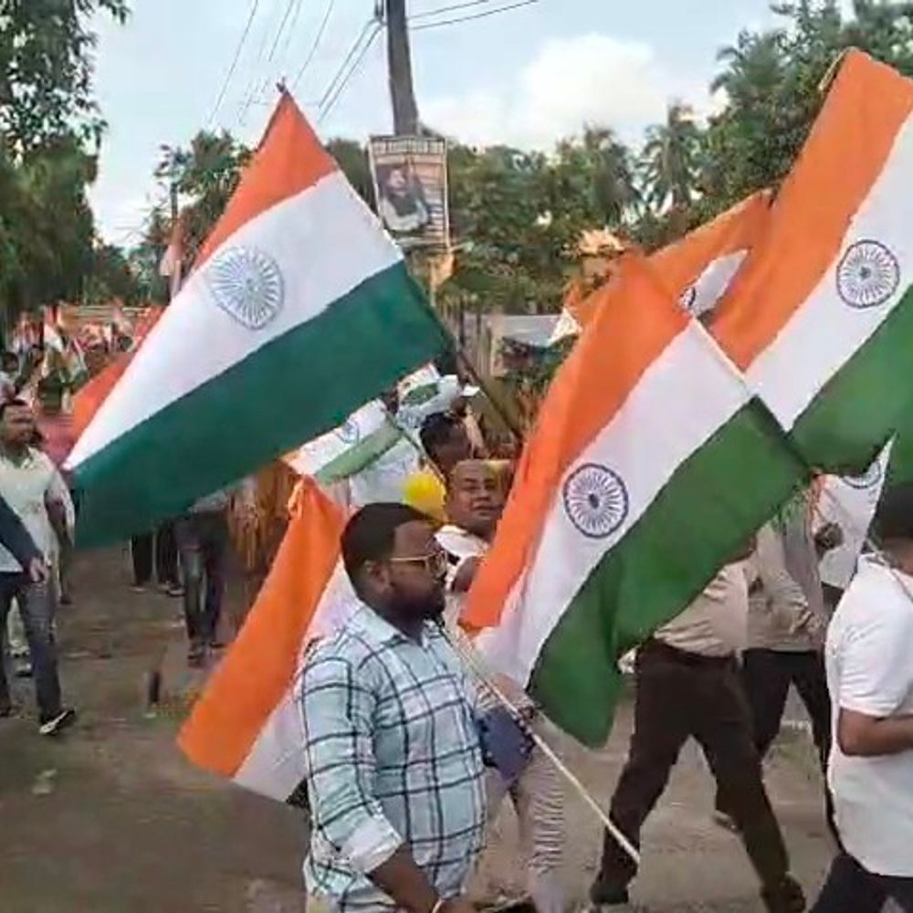 कटिहार नगर निगम ने निकाली तिरंगा यात्रा:जनप्रतिनिधियों और अधिकारियों ने दिया ‘हर घर तिरंगा’ का संदेश, महापौर-उप महापौर हुए शामिल
