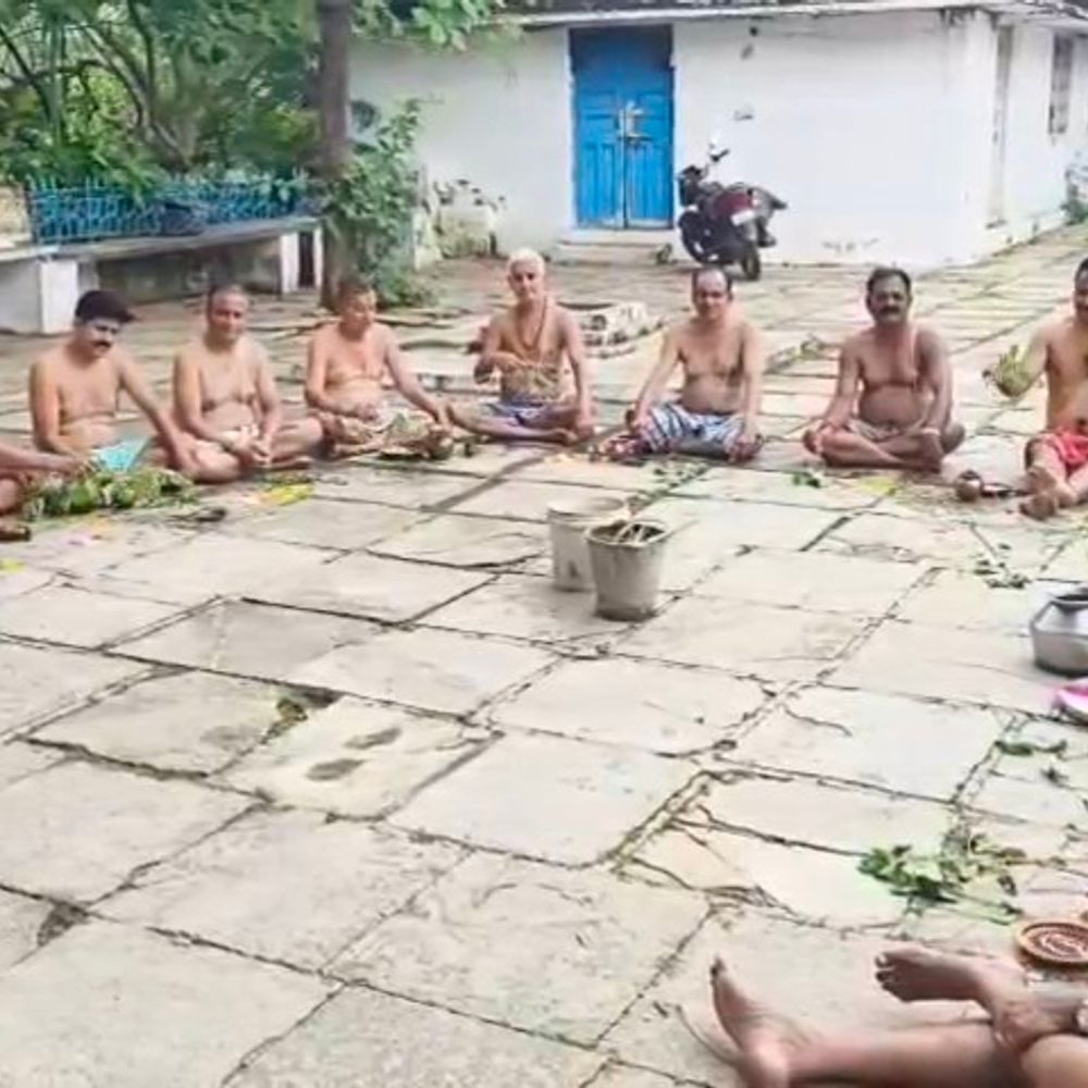सारणेश्वर मंदिर में विप्रजनों ने धारण किया नवीन यज्ञोपवीत:श्रावणी उपाकर्म पर हेमाद्री स्नान और मंत्रोच्चार के साथ संपन्न हुआ