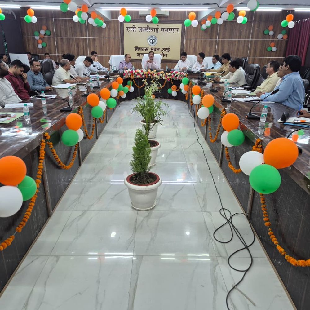 डीएम ने दिए निर्देश, मुख्यमंत्री डैशबोर्ड रैंकिंग सुधारें:जालौन में कहा- कम प्रगति वाली योजनाओं में तत्काल सुधार लाएं अधिकारी