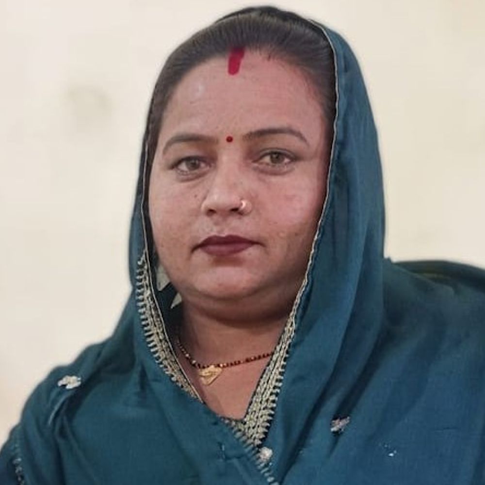 एटा में महिला ने घर में लगाई फांसी:बहनों से कहासुनी के बाद उठाया कदम