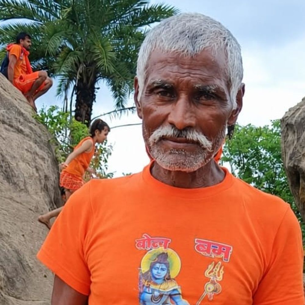 4 दिन से लापता मजदूर का खेत से शव बरामद:बक्सर में परिजन ने हत्या की जताई आशंका, पॉकेट से साढ़े सात हजार रुपए बरामद