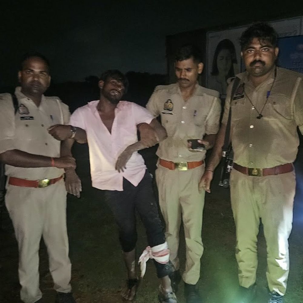 कौशांबी में चेन स्नेचर से पुलिस की मुठभेड़:पैर में गोली लगने के बाद गिरफ्तार, 10 अगस्त को महिला से छीनी थी सोने की चेन