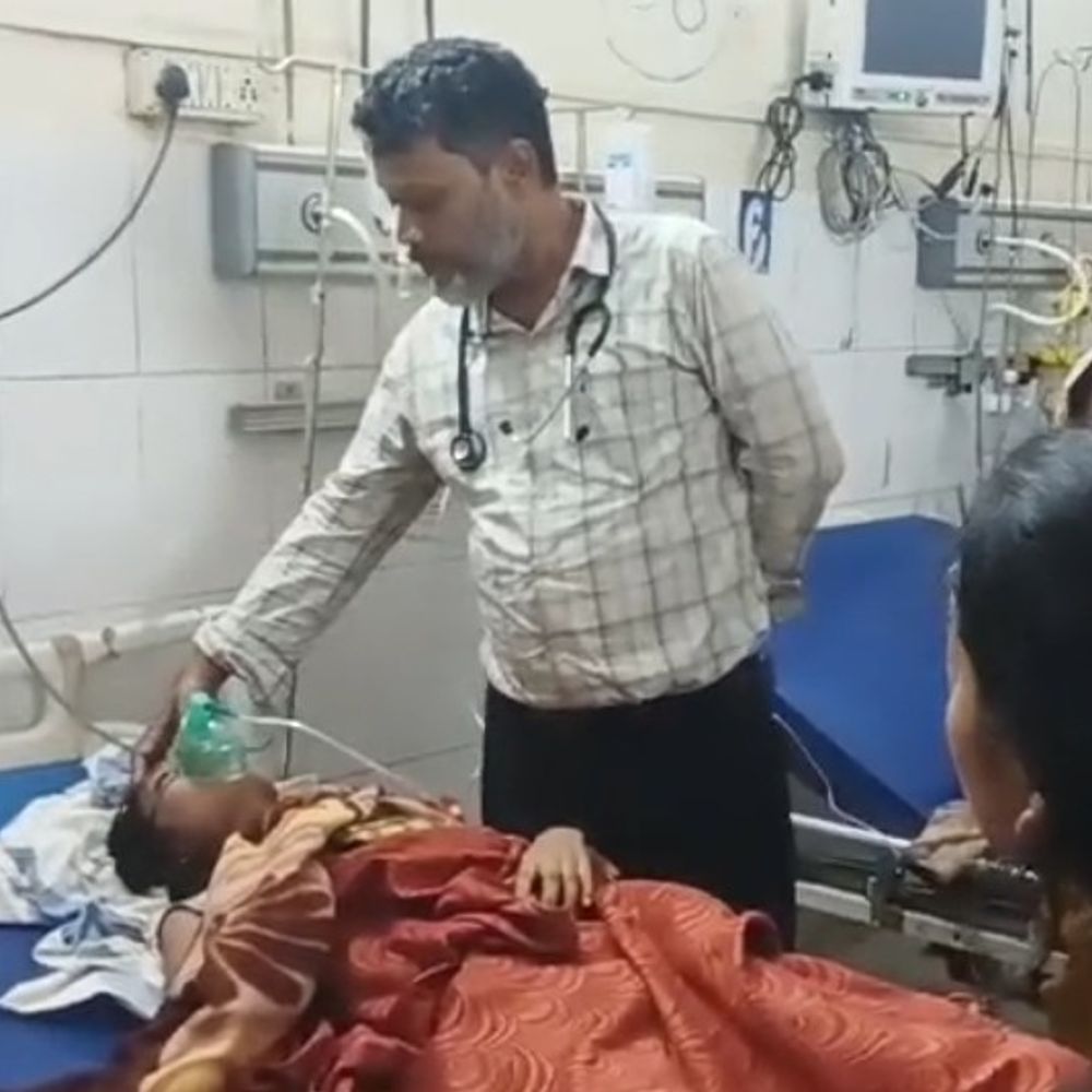 किशनगंज इंजीनियरिंग कॉलेज में 3 दिन से कई छात्राएं बीमार:पेट-सीने में दर्द के बाद अस्पताल पहुंचीं, खाने-पानी से परेशानी की आशंका