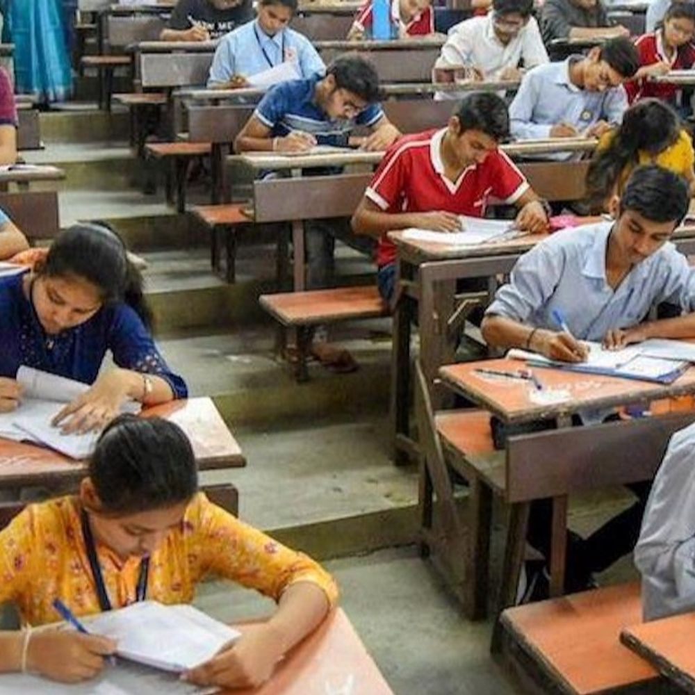 बिना सत्यापन-घोषणा पत्र नहीं भर सकेंगे मैट्रिक-इंटर का परीक्षा फॉर्म:आवेदन प्रक्रिया में फर्जीवाड़ा रोकने के लिए पहल, ऑनलाइन आवेदन 16 तक चलेगा