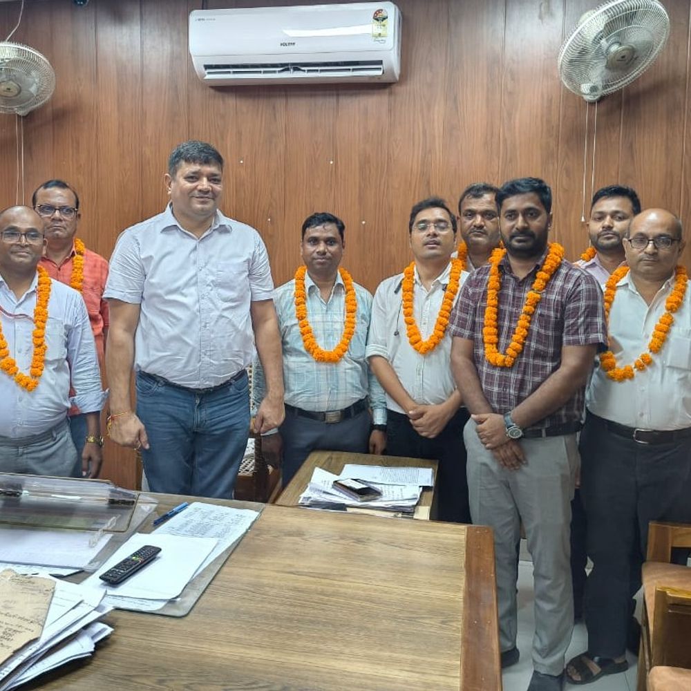 कलेक्ट्रेट कर्मचारी संघ की जिला कार्यकारिणी निर्विरोध निर्वाचित:कुशीनगर में विनोद पासवान अध्यक्ष और समी हैदर जिला मंत्री चुने गए