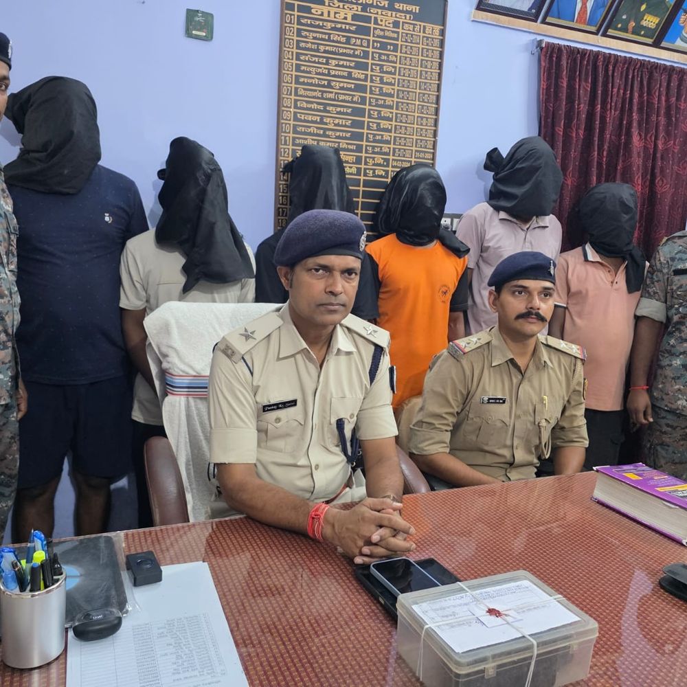रक्षाबंधन ऑफर-लोन झांसे में 6 साइबर ठग अरेस्ट:नवादा में 11 एंड्रॉयड बरामद; बजाज-रिलायंस फाइनेंस कंपनी के नाम पर ठगी