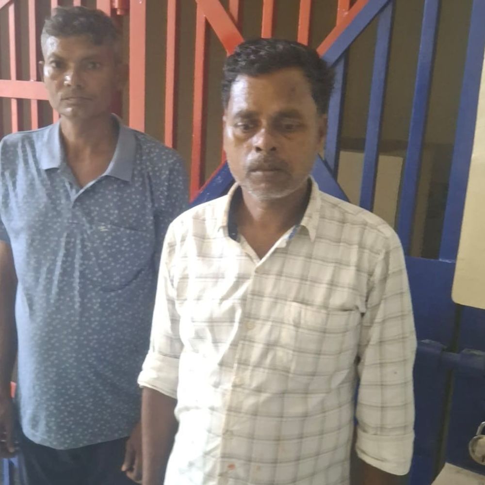 9 साल पुराने मारपीट मामले में दो वारंटी गिरफ्तार:हथौड़ी पुलिस ने हृदयपट्टी गांव से पकड़ा, न्यायिक हिरासत में भेजा गया