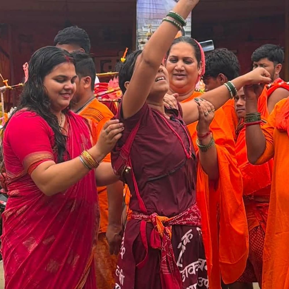 देवघर में NDRF ने कुएं से श्रद्धालु को बचाया:बिहार का युवक 10 मिनट में सुरक्षित बाहर निकाला गया