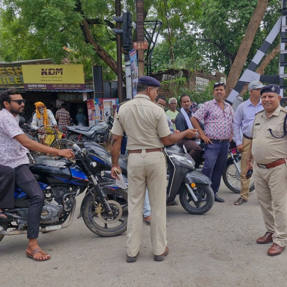 रेलवे ट्रैक पर 2079 लोगों से 10.39 लाख जुर्माना:बिलासपुर में जनविश्वास अधिनियम लागू होने के 58 दिनों में आरपीएफ की कार्रवाई