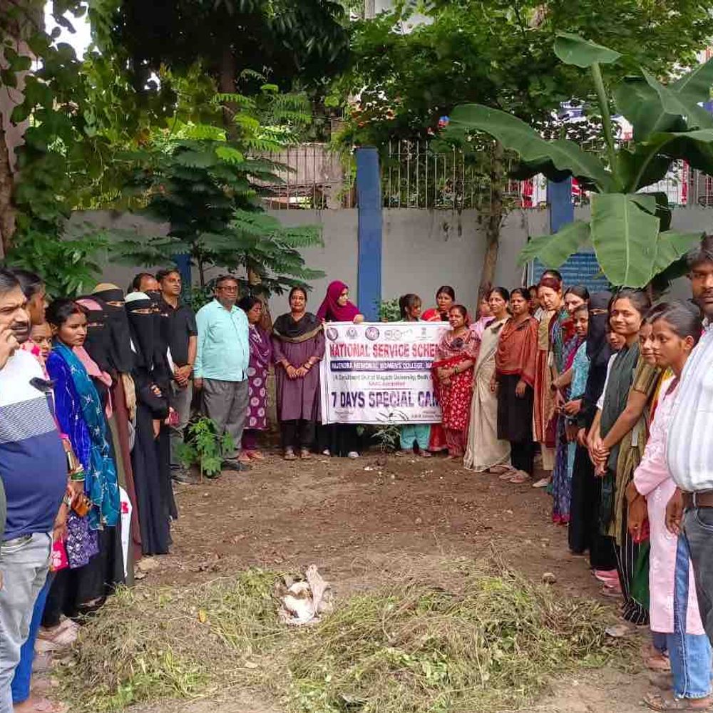 राजेंद्र मेमोरियल में NSS का सात दिवसीय कैंप शुरू:प्राचार्य ने वृक्षारोपण से किया उद्घाटन, पर्यावरण संरक्षण पर जोर