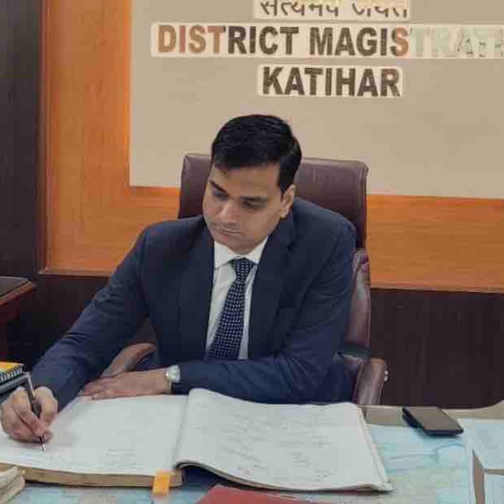 नेपाल में फ्लैश फ्लड,गंडक नदी में जलस्तर बढ़ने की आशंका:कटिहार प्रशासन ने संभावित बाढ़ से निपटने की तैयारी की समीक्षा की